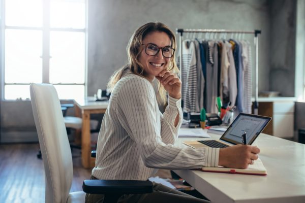 Erfolgreiche Kleinunternehmerin mit ETRON onRetail