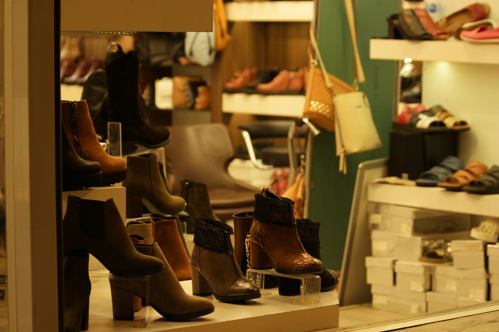 Großes Sortiment an Schuhen welches in dem ETRON onRetail Kassensystem für den Schuhhandel hinterlegt ist